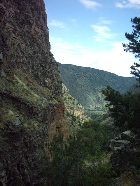 Sweeping view of the canyon on the misleadingly-named "Falls Trail"