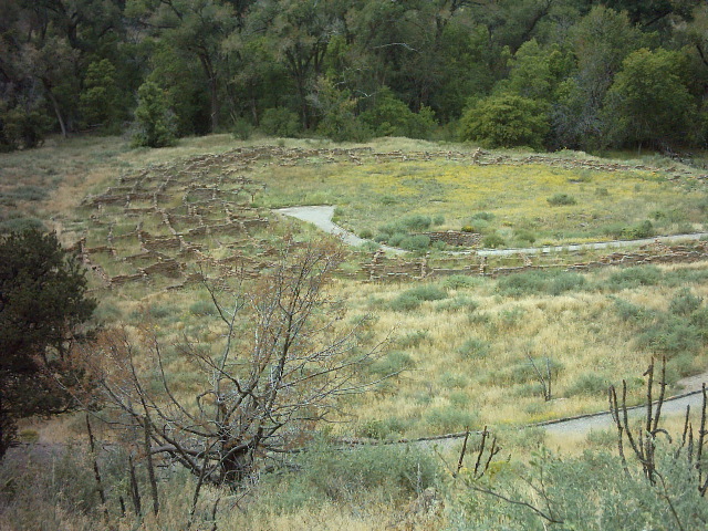 Post-Chacoan Ancient Pueblo dwelling of 4 storeys, ~400 rooms