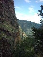 Sweeping view of the canyon on the misleadingly-named "Falls Trail"
