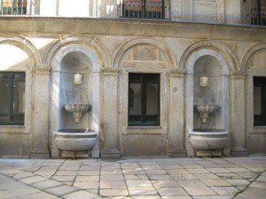 escorial_courtyard An Italian-style courtyard with fountains