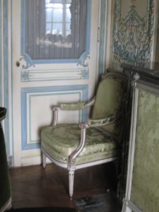 v_chair Looks like the same style as the chairs in Mom and Dad's parlor!