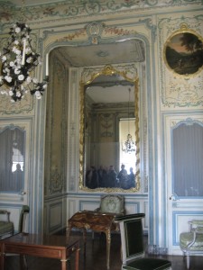 v_queen A drawing room in the queen's suite. At one time, it house Madame de Pompadour.