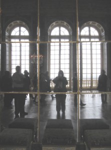 v_self I attempt to photograph myself photographing the Gallery.