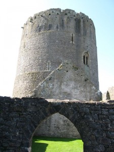 img_3017 The keep -- once the best-defended part of the castle. Now hollow and aging.